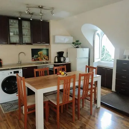 Cozy 2 Bedroom With Terrace Near The And Park