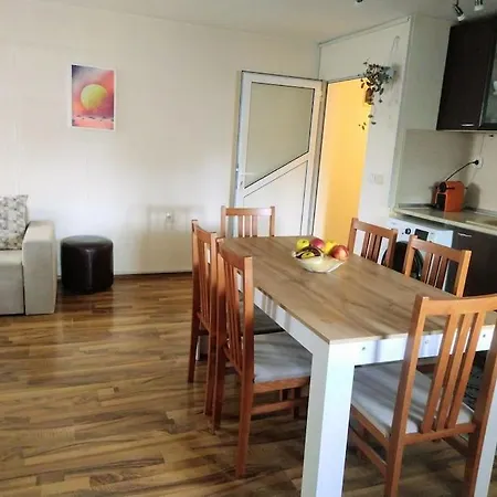 Cozy 2 Bedroom With Terrace Near The And Park Варна