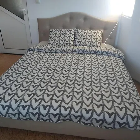 Cozy 2 Bedroom With Terrace Near The Beach And Park * 瓦爾納