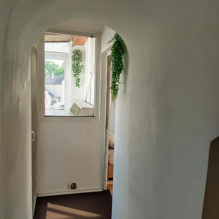 Cozy 2 Bedroom With Terrace Near The Beach And Park 瓦爾納