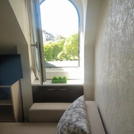 Апартамент Cozy 2 Bedroom With Terrace Near The And Park *