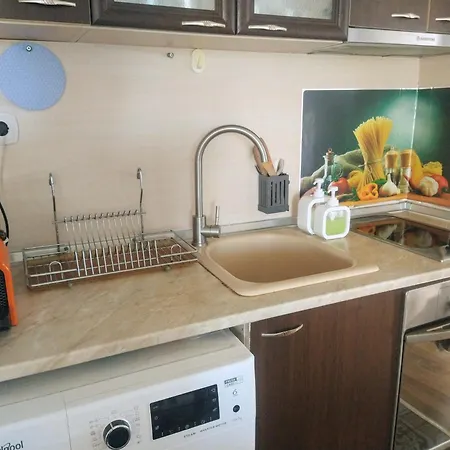 Апартамент Cozy 2 Bedroom With Terrace Near The And Park