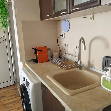 Апартамент Cozy 2 Bedroom With Terrace Near The And Park