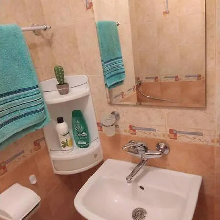 Апартамент Cozy 2 Bedroom With Terrace Near The And Park