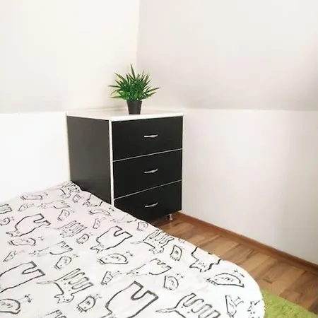 Апартамент Cozy 2 Bedroom With Terrace Near The And Park Варна