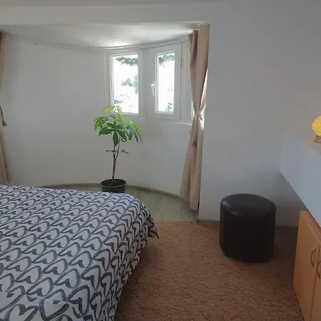Cozy 2 Bedroom With Terrace Near The And Park Варна
