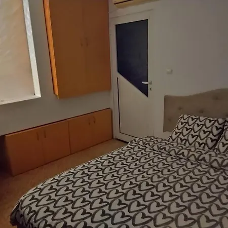 Cozy 2 Bedroom With Terrace Near The And Park