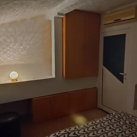 Cozy 2 Bedroom With Terrace Near The And Park