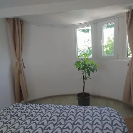 Апартамент Cozy 2 Bedroom With Terrace Near The And Park *