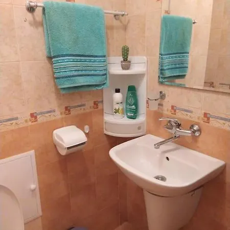 Апартамент Cozy 2 Bedroom With Terrace Near The And Park Варна