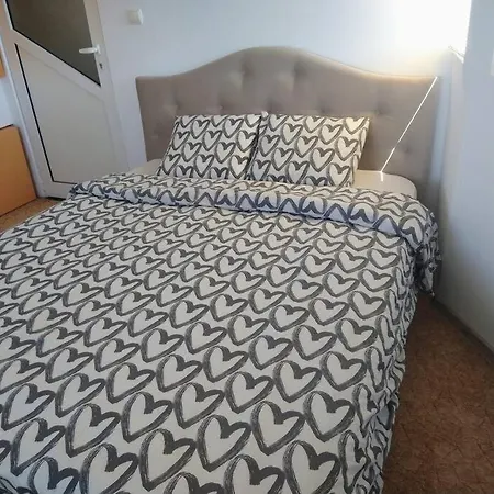 Cozy 2 Bedroom With Terrace Near The And Park Варна